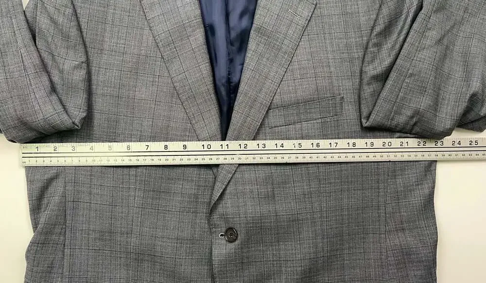 Cremieux Men's Gray Plaid Two-Button Blazer Jacket 100% wool  Size 44S